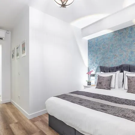 Hillora Buyukada Adalar