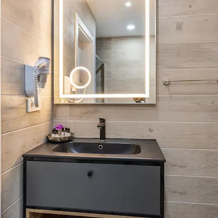 Hillora Buyukada 호텔 *