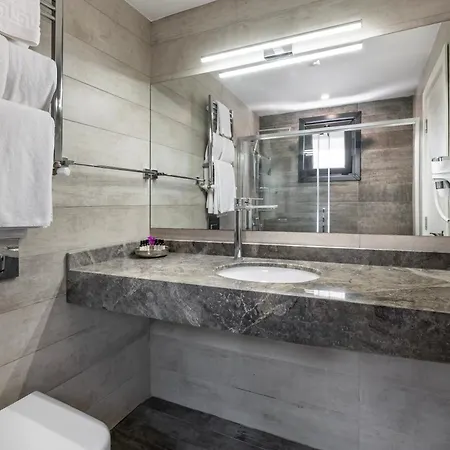 Hillora Buyukada 아달라르