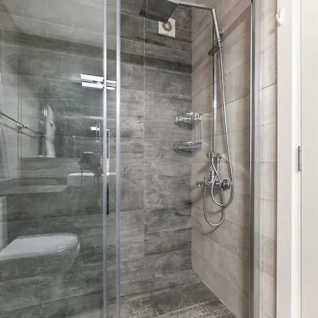 Hillora Buyukada * 아달라르