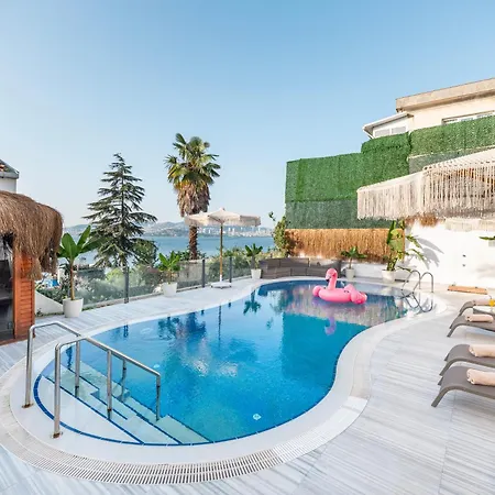 Hillora Buyukada Adalar